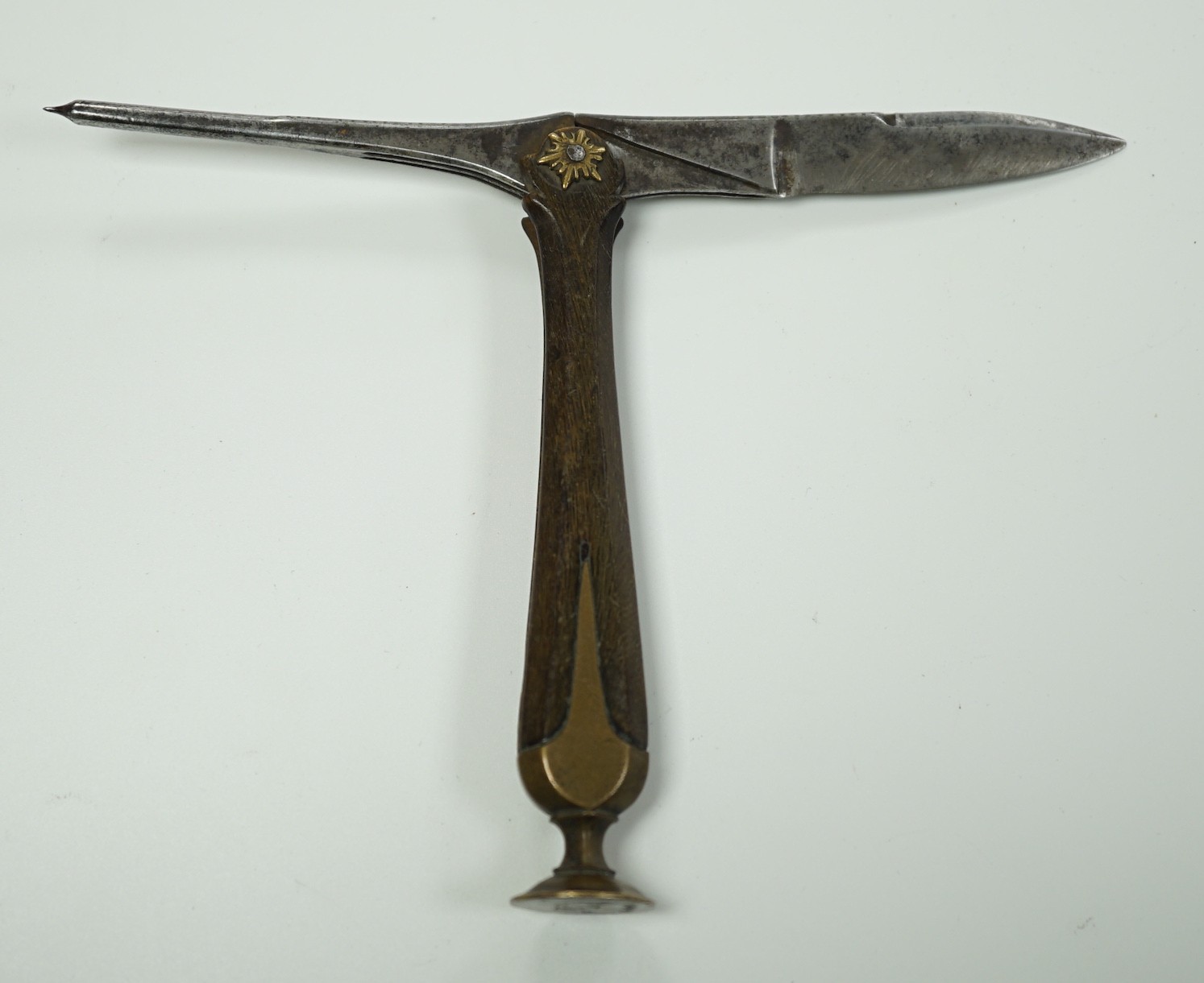 An early 19th century Continental brass, horn and steel folding pocket knife with ‘elephant’ seal to base, 11cm when closed